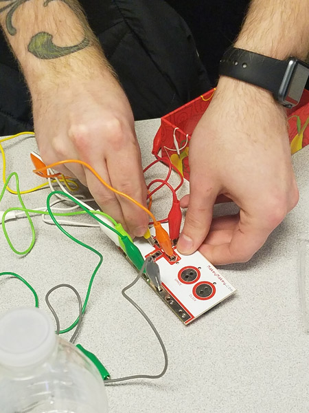 Exploring circuits with Makey-Makey